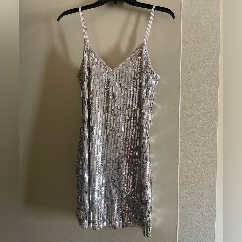 Women’s Steve MADDEN Cocktail Sequin dress with accessory